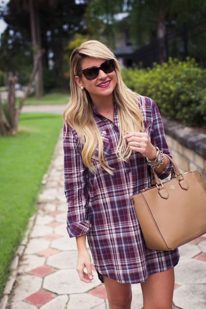 tory burch robinson tote with prada sunglasses and the best fall plaid shirtdress-11