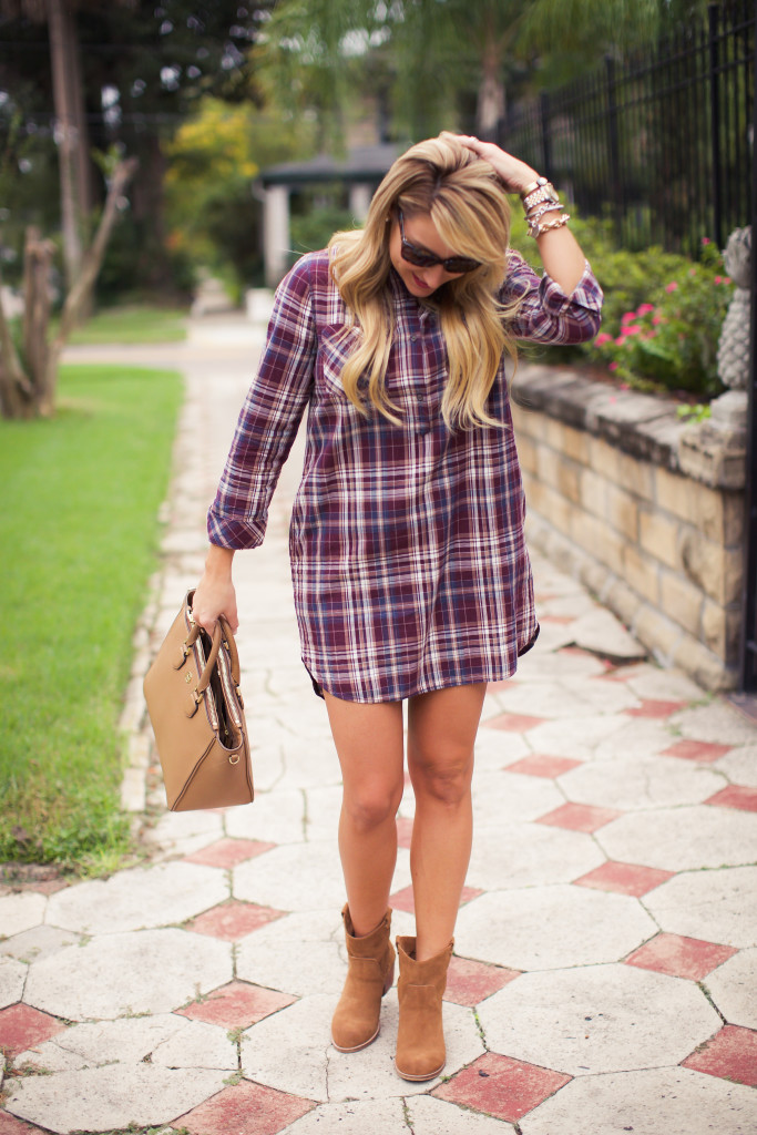 tory burch robinson tote with prada sunglasses and the best fall plaid shirtdress-4