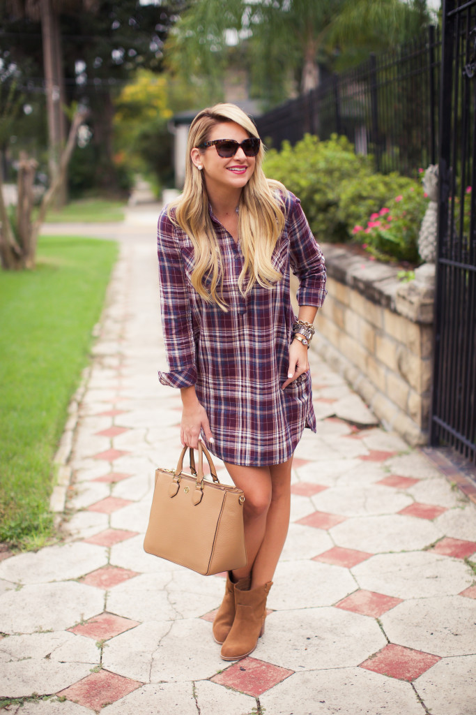 tory burch robinson tote with prada sunglasses and the best fall plaid shirtdress-8